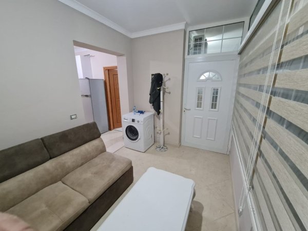 Tirane, jepet me qera apartament 2+1 Kati 3, 100 m² 400 € (Kinostudio)