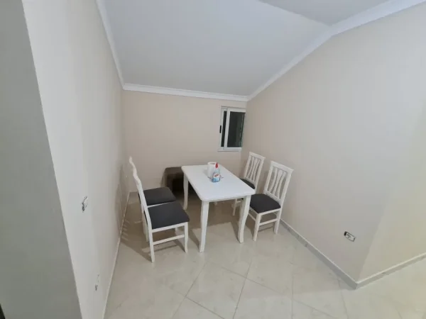 Tirane, jepet me qera apartament 2+1 Kati 3, 100 m² 400 € (Kinostudio)