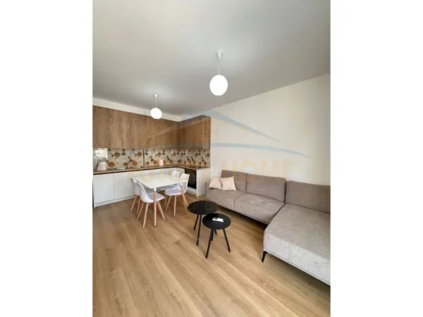 Tirane, jepet me qera apartament 2+1+Ballkon Kati 3, 85 m² 600 € (FUSHA E AVIACIONIT)