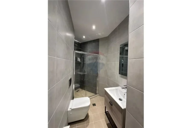 Tirane, jepet me qera apartament 2+1 Kati 1, 90 m² 450 € (muhamed Deliu - Fresku)