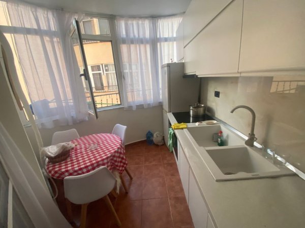 Tirane, shitet apartament 2+1 Kati 9, 95 m² 175.000 € (Komuna e Parisit)