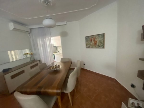 Tirane, shitet apartament 2+1 Kati 9, 95 m² 175.000 € (Komuna e Parisit)