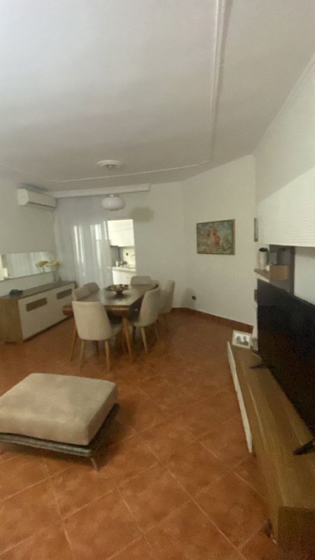 Tirane, shitet apartament 2+1 Kati 9, 95 m² 175.000 € (Komuna e Parisit)