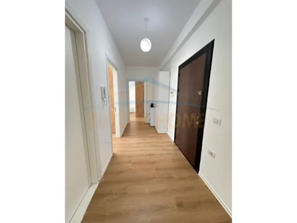 Tirane, jepet me qera apartament 2+1+Ballkon Kati 3, 85 m² 600 € (FUSHA E AVIACIONIT)