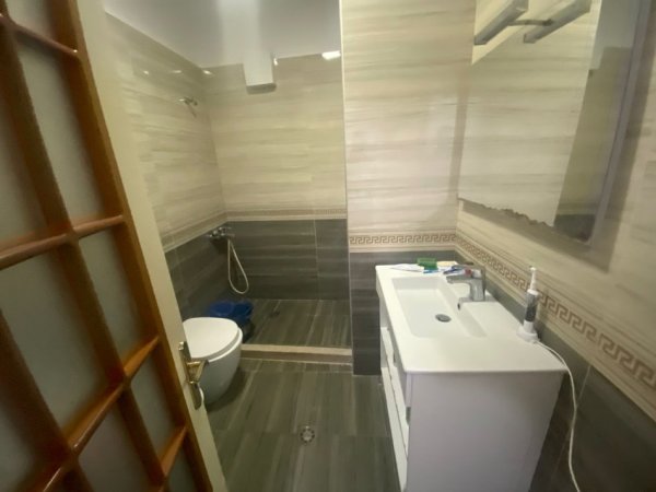 Tirane, shitet apartament 2+1 Kati 9, 95 m² 175.000 € (Komuna e Parisit)