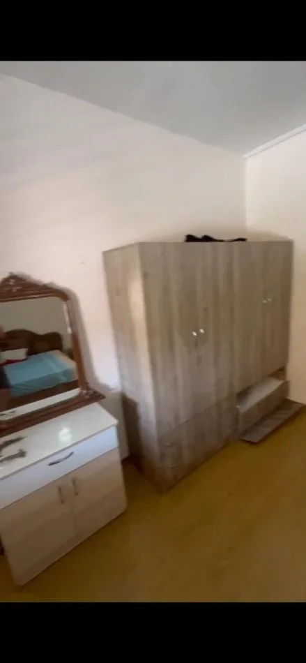 Tirane, jepet me qera apartament 1+1 Kati 3, 65 m² 350 € (QSUT)