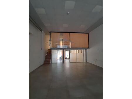 Tirane, jepet me qera ambjent biznesi Kati 0, 199 m² 2.450 € (Komuna e Parisit, Tirane, AREA42534)