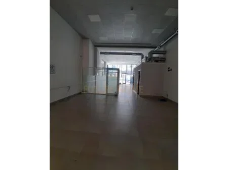 Tirane, jepet me qera ambjent biznesi Kati 0, 199 m² 2.450 € (Komuna e Parisit, Tirane, AREA42534)