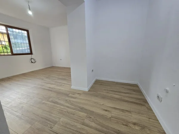 Tirane, shes apartament 2+1+Ballkon Kati 1, 81 m² 138.000 € (Ali Demi)