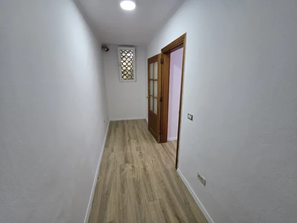 Tirane, shes apartament 2+1+Ballkon Kati 1, 81 m² 138.000 € (Ali Demi)