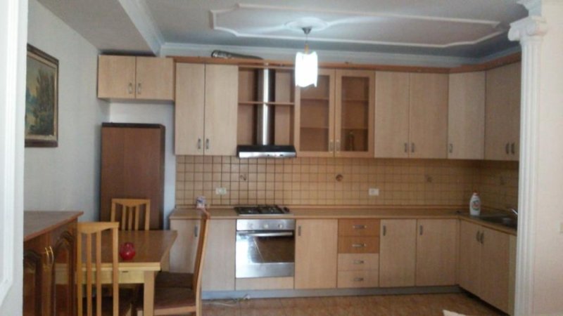 Tirane, jepet me qera apartament 2+1 Kati 4, 79 m² 550 € (Myslym Shyri)