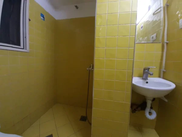Tirane, jepet me qera apartament 1+1 Kati 1, 60 m² 310 € (5 MAJ)