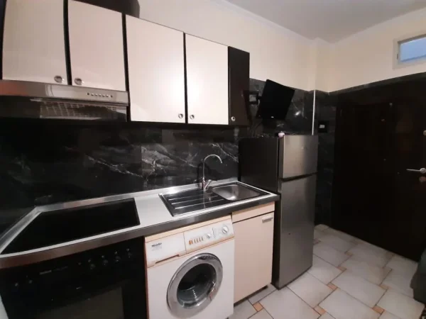 Tirane, jepet me qera apartament 1+1 Kati 2, 75 m² 400 € (5 MAJ)