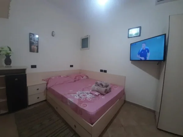 Tirane, jepet me qera apartament 1+1 Kati 2, 70 m² 400 € (5 MAJ)