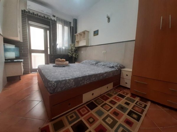 Tirane, jepet me qera apartament 1+1 Kati 1, 67 m² 67 € (5 Maji)
