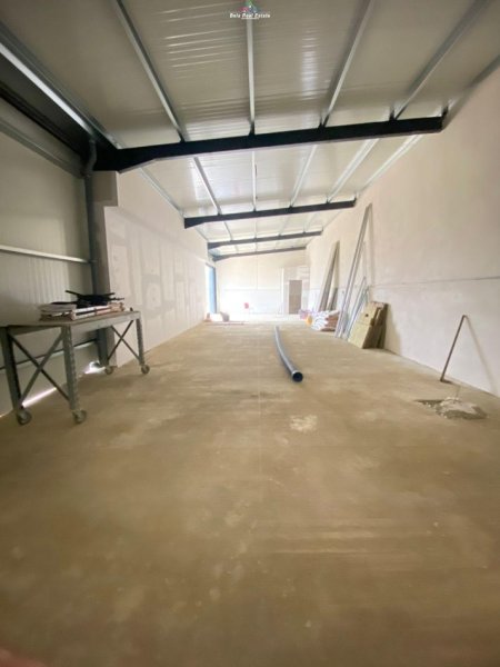 Shqiperi, jepet me qera magazine Kati 0, 140 m² 700 € (sauk)