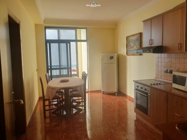 Tirane, jepet me qera apartament 2+1 Kati 5, 90 m² 600 € (bllok)