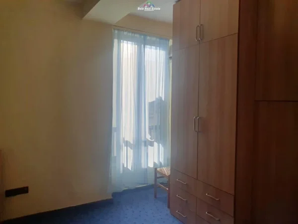 Tirane, jepet me qera apartament 2+1 Kati 5, 90 m² 600 € (bllok)