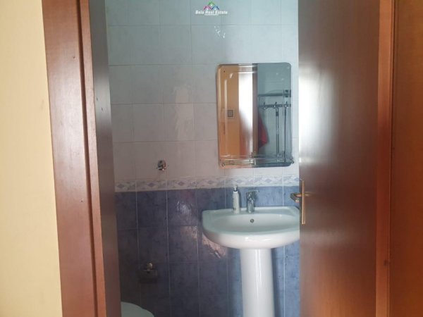 Tirane, jepet me qera apartament 2+1 Kati 5, 90 m² 600 € (bllok)