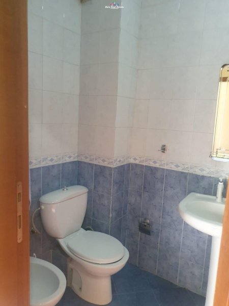 Tirane, jepet me qera apartament 2+1 Kati 5, 90 m² 600 € (bllok)