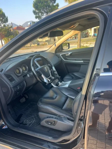 Tirane, shitet Nafte, e zeze automatik Kondicioner 239.000 km 13.500 €