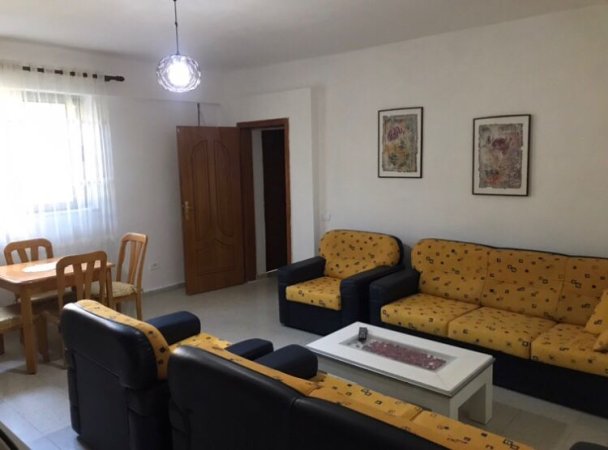Tirane, jepet me qera apartament 2+1 Kati 1, 60 m² 380 € (Laprake)