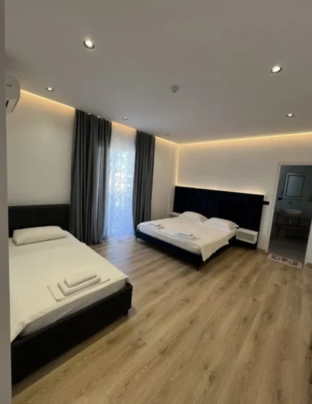 Ksamil ,Rruga e Butrintit Mundesi Ideale investimi Hotel ne shitje 3 katesh  i sapo restauruar me kushte bashkohore