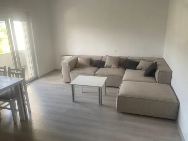 Tirane, jepet me qera apartament 2+1 Kati 4, 80 m² 500 € (Sauk)