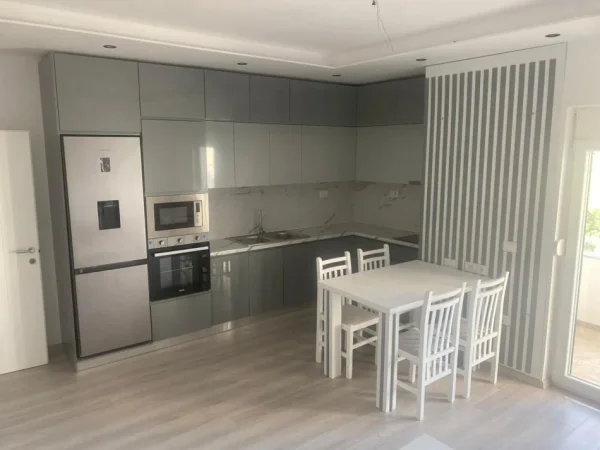 Tirane, jepet me qera apartament 2+1 Kati 4, 80 m² 500 € (Sauk)