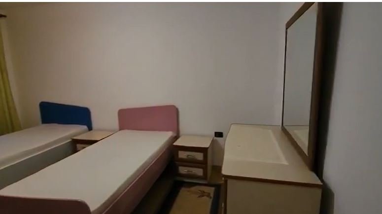 Tirane, jepet me qera apartament 2+1 Kati 1, 70 m² 350 € (Stacioni trenit)