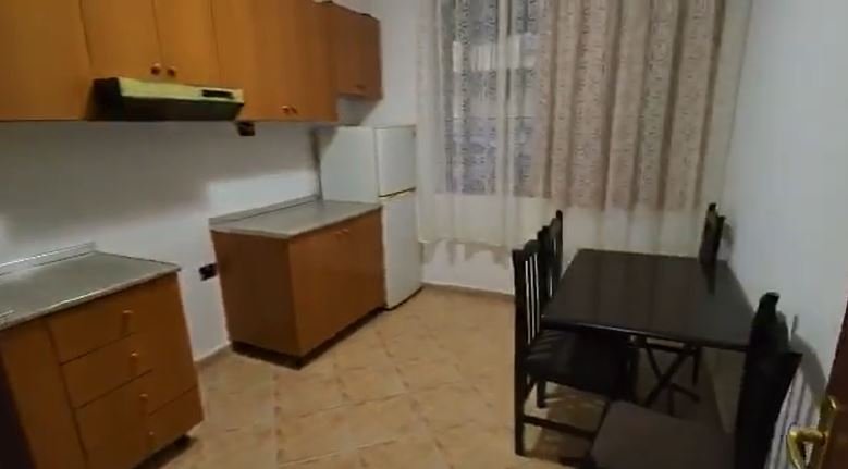 Tirane, jepet me qera apartament 2+1 Kati 1, 70 m² 350 € (Stacioni trenit)