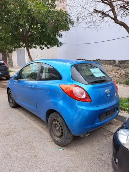 Shitet ford Ka 1.2 benzine Benzin, blu e hapur manuale Kondicioner 130.000 km 3.100 €