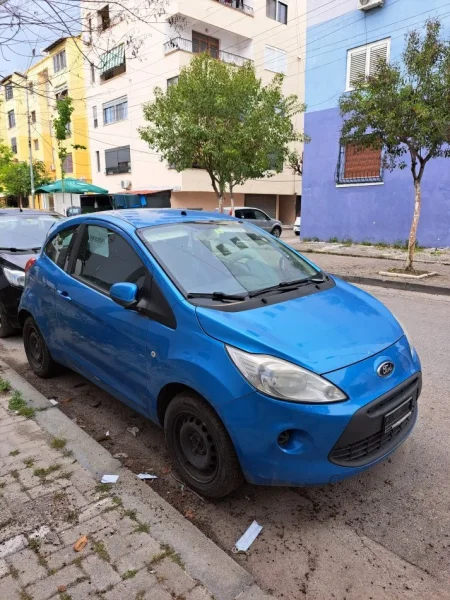 Shitet ford Ka 1.2 benzine Benzin, blu e hapur manuale Kondicioner 130.000 km 3.100 €