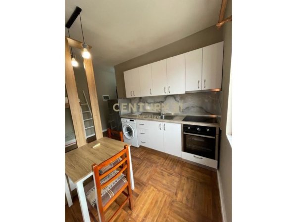 Tirane, jepet me qera garsonier 1+1 Kati 3, 22 m² 300 € (Xhamlliku)