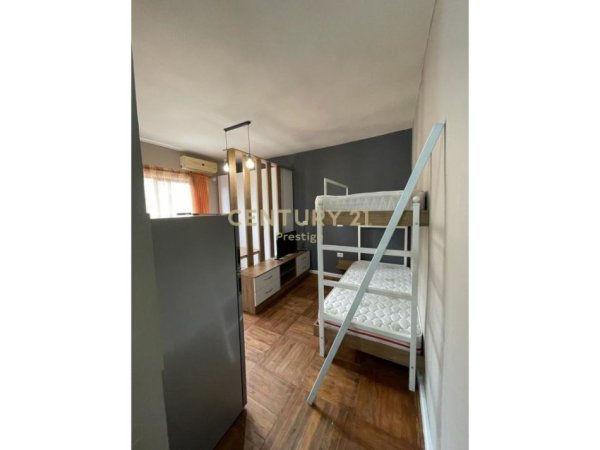 Tirane, jepet me qera garsonier 1+1 Kati 3, 22 m² 300 € (Xhamlliku)