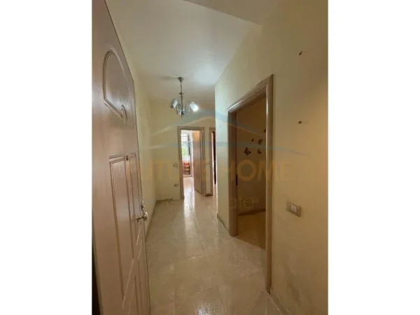 Tirane, jepet me qera apartament 2+1+Ballkon Kati 2, 100 m² 420 € (Fresku)
