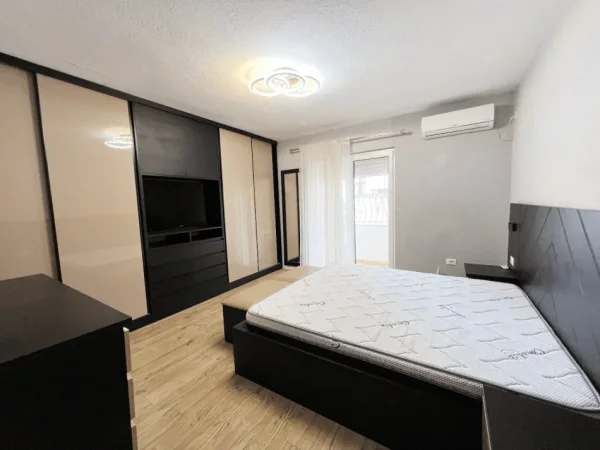 Tirane, jepet me qera apartament 2+1+Aneks+Ballkon Kati 5, 90 m² 550 € (Stadiumi Dinamo)