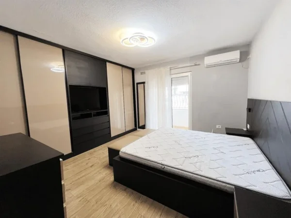 Tirane, jepet me qera apartament 2+1 Kati 5, 88 m² 550 € (Rruga Kosovareve)