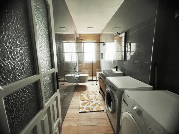 Tirane, jepet me qera apartament 2+1 Kati 5, 88 m² 550 € (Rruga Kosovareve)