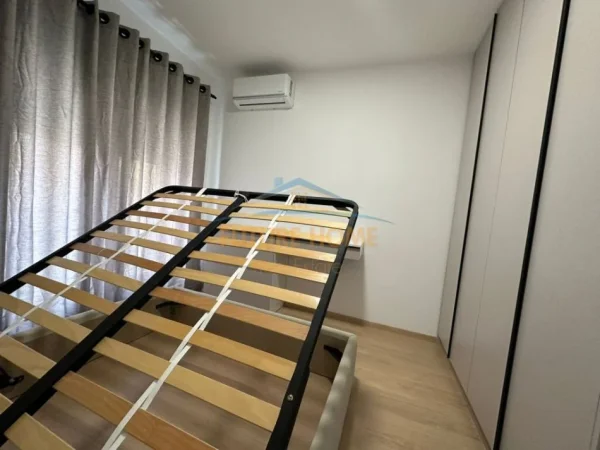Tirane, jepet me qera apartament 2+1+Ballkon Kati 3, 107 m² 950 € (Rruga e kavajes)
