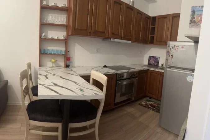 Tirane, jepet me qera apartament 1+1 Kati 7, 60 m² 350 € (Ali Demi)