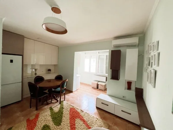 Tirane, jepet me qera apartament 2+1 Kati 5, 88 m² 500 € (Stadiumi Dinamo)