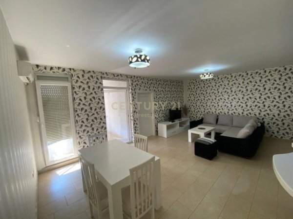 Tirane, jepet me qera apartament 2+1 , 100 m² 700 € (lion park)
