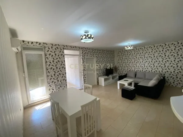 Tirane, jepet me qera apartament 2+1 , 100 m² 700 € (lion park)