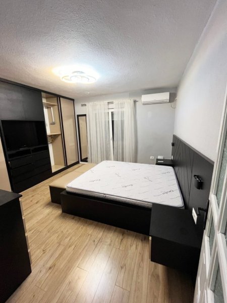 Tirane, jepet me qera 2+1+Ballkon Kati 5, 90 m² 550 € (Sheshi Willson)