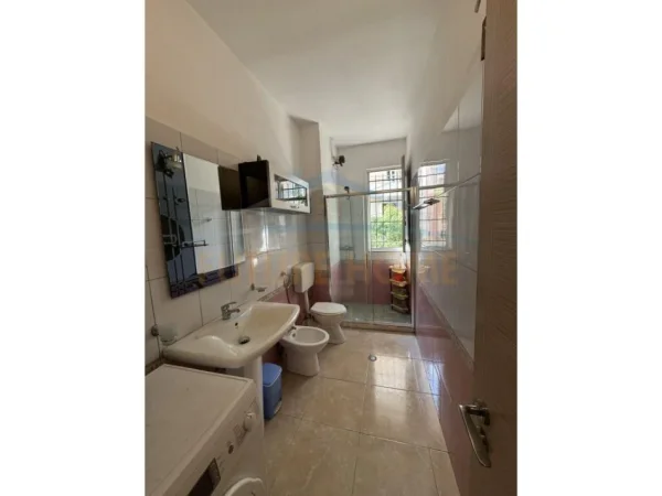 Tirane, jepet me qera apartament 2+1 , 100 m² 420 € (Fresk)