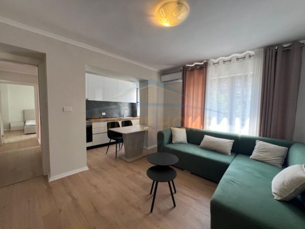 Tirane, jepet me qera apartament 1+1+Ballkon Kati 3, 53 m² 500 € (Ferit Xhajko)
