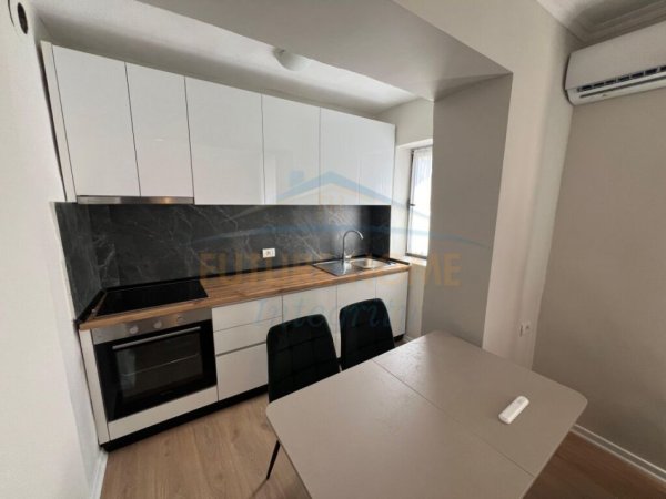 Tirane, jepet me qera apartament 1+1+Ballkon Kati 3, 53 m² 500 € (Ferit Xhajko)