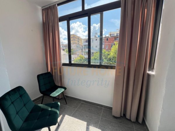 Tirane, jepet me qera apartament 1+1+Ballkon Kati 3, 53 m² 500 € (Ferit Xhajko)