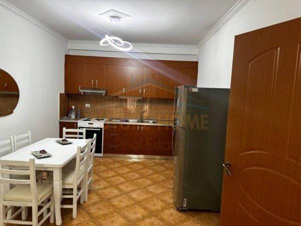 Tirane, jap me qera apartament 2+1 Kati 2, 106 m² 500 € (Fresk)